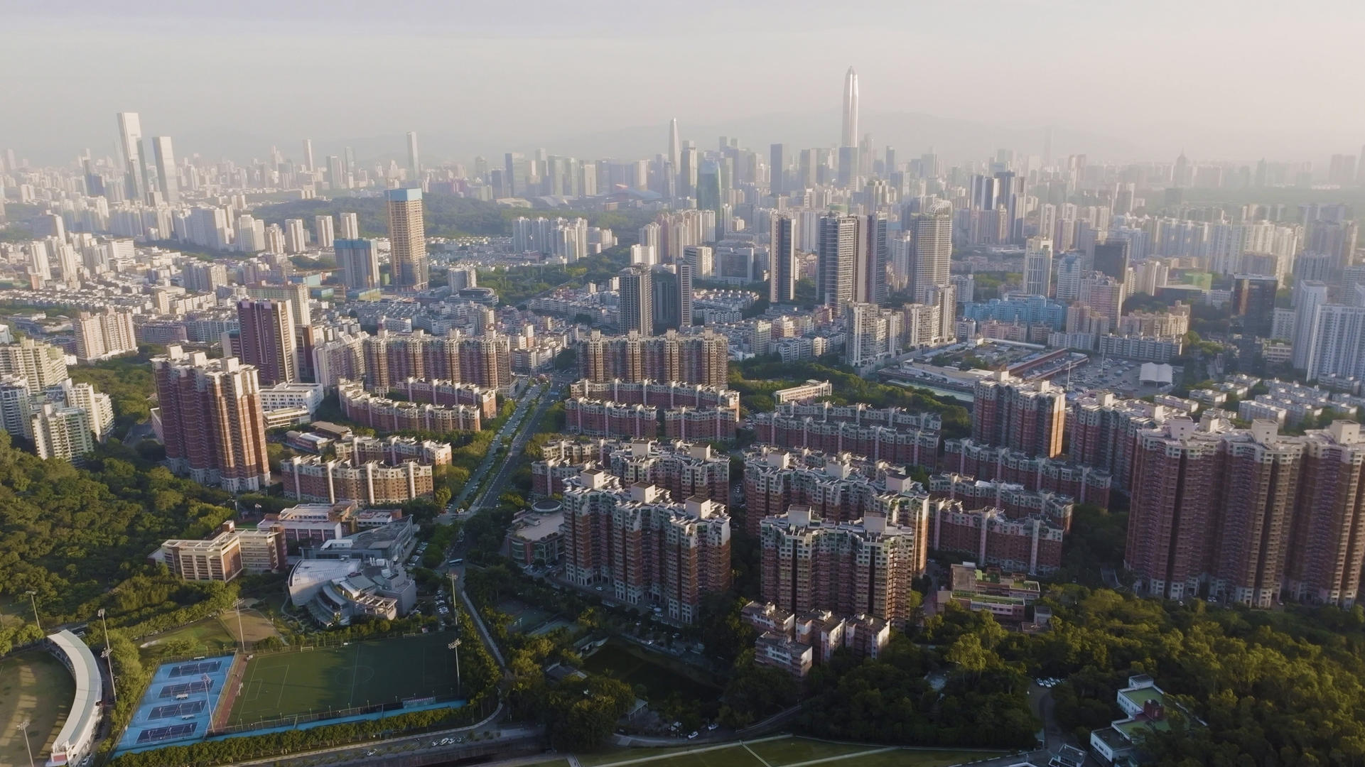 4K实拍日落前的深圳城市建筑视频的预览图