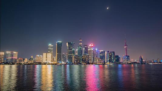 8k上海北外滩陆家嘴城市地标东方明珠环球金融中心夜景延时摄影视频的预览图