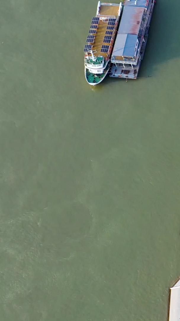 武汉武昌江滩航拍及沿江大道交通视频的预览图