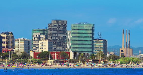 西班牙度假胜地巴塞罗那海滩风景视频的预览图