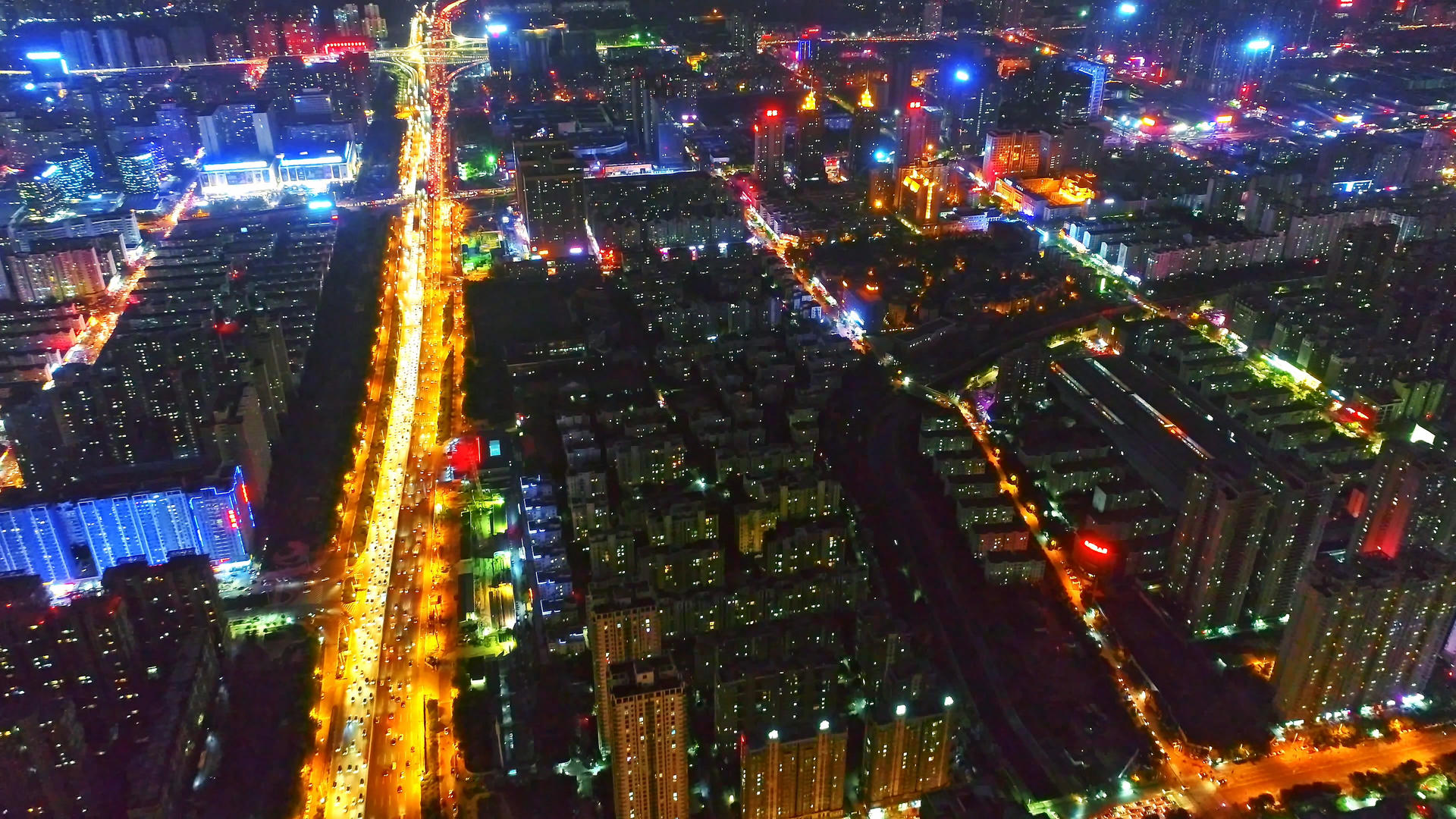 郑州城市街道夜景航拍视频的预览图