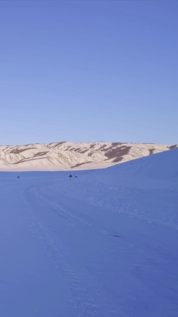 白天推迟新疆雪地视频的预览图