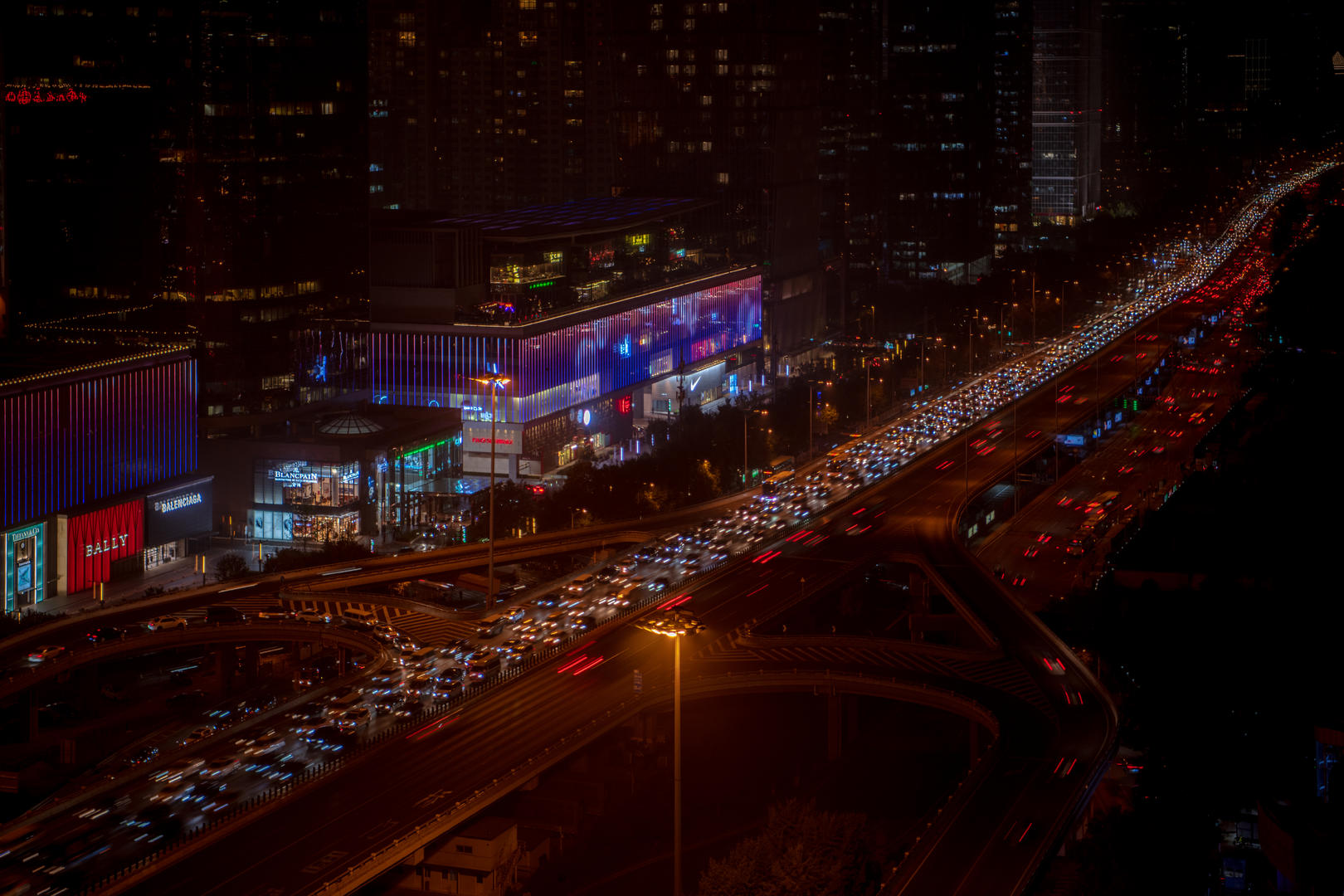 北京国贸桥夜晚高峰期8K延时视频的预览图