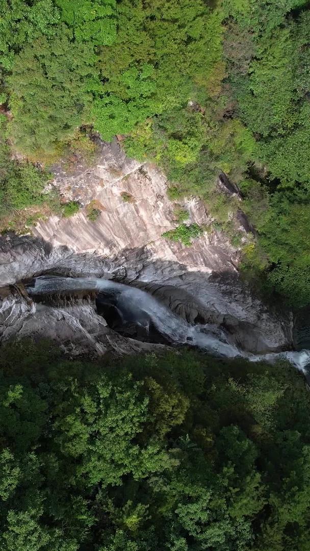 河南尧山风景区航拍5A九曲瀑布视频视频的预览图