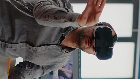 视频编辑经历了视频编辑的虚拟现实头盔视频的预览图