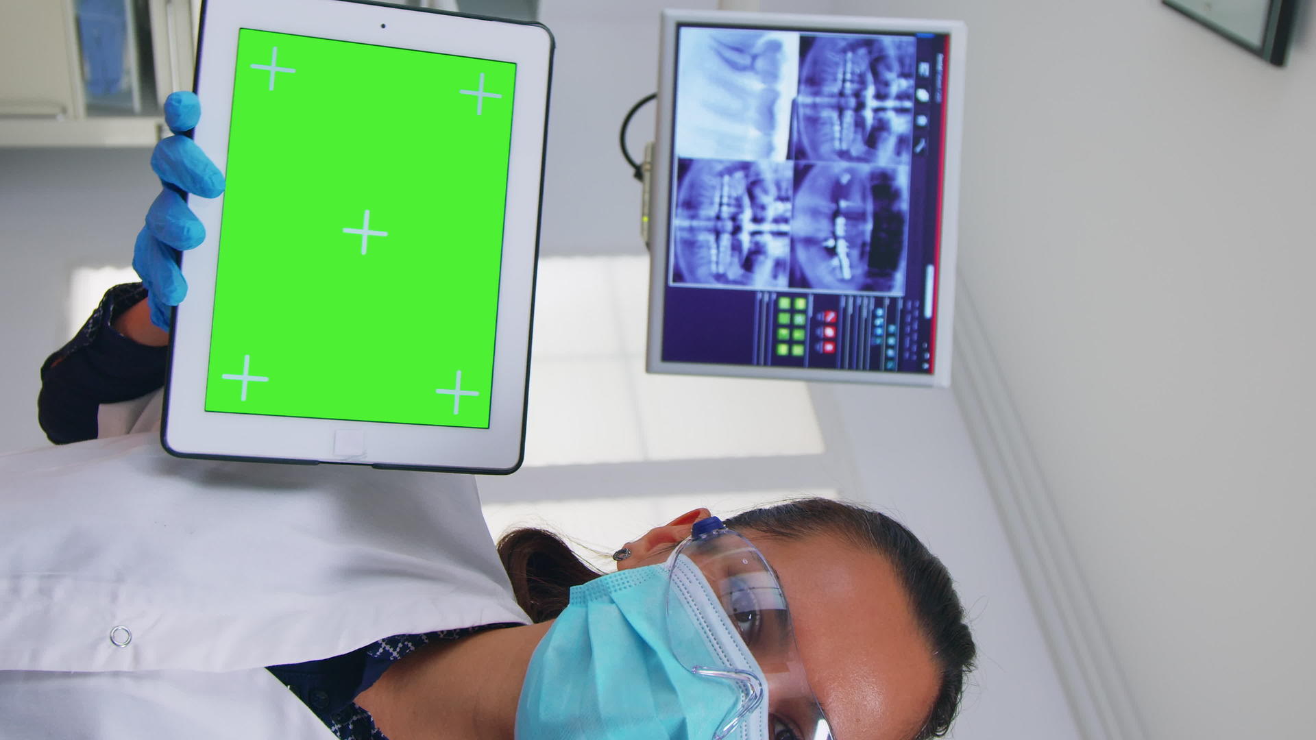 垂直视频使用绿色屏幕平板电脑检查牙科肛门反射X光垂直版视频的预览图