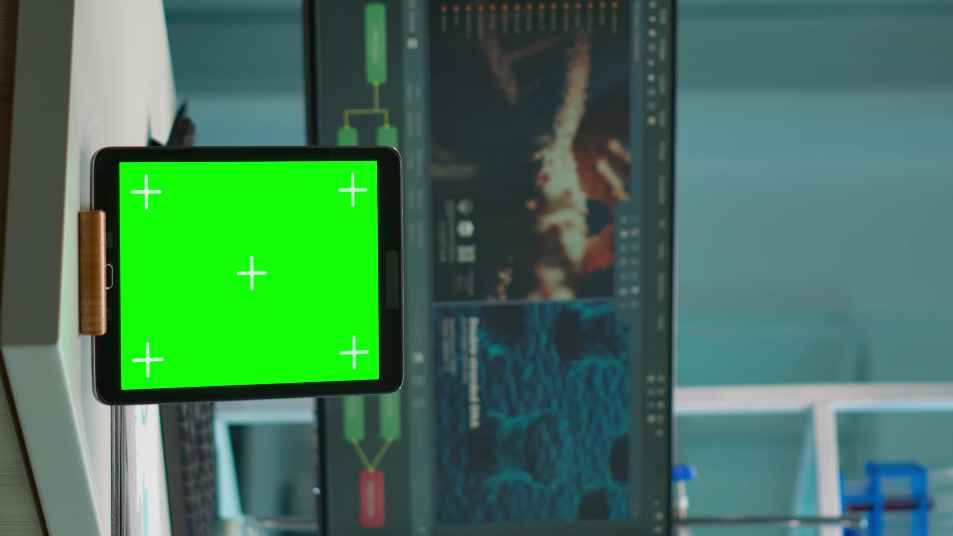 垂直视频科学家使用平板电脑进行背景调查视频的预览图