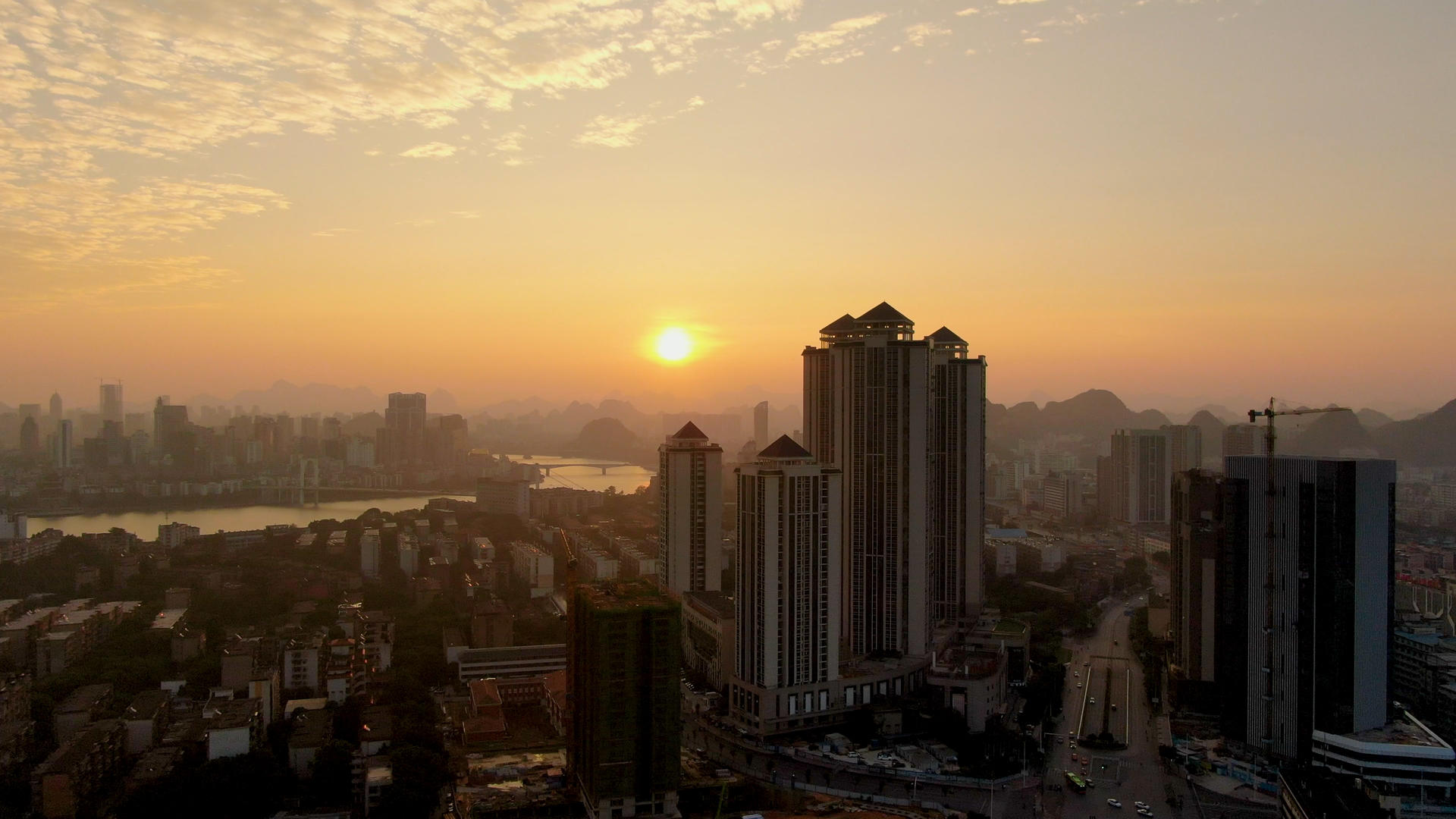 4k航拍广西柳州城市日出视频的预览图