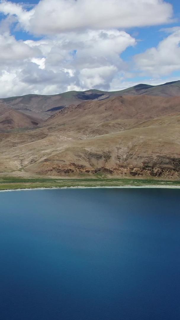 西藏羊卓雍措湖航拍视频视频的预览图