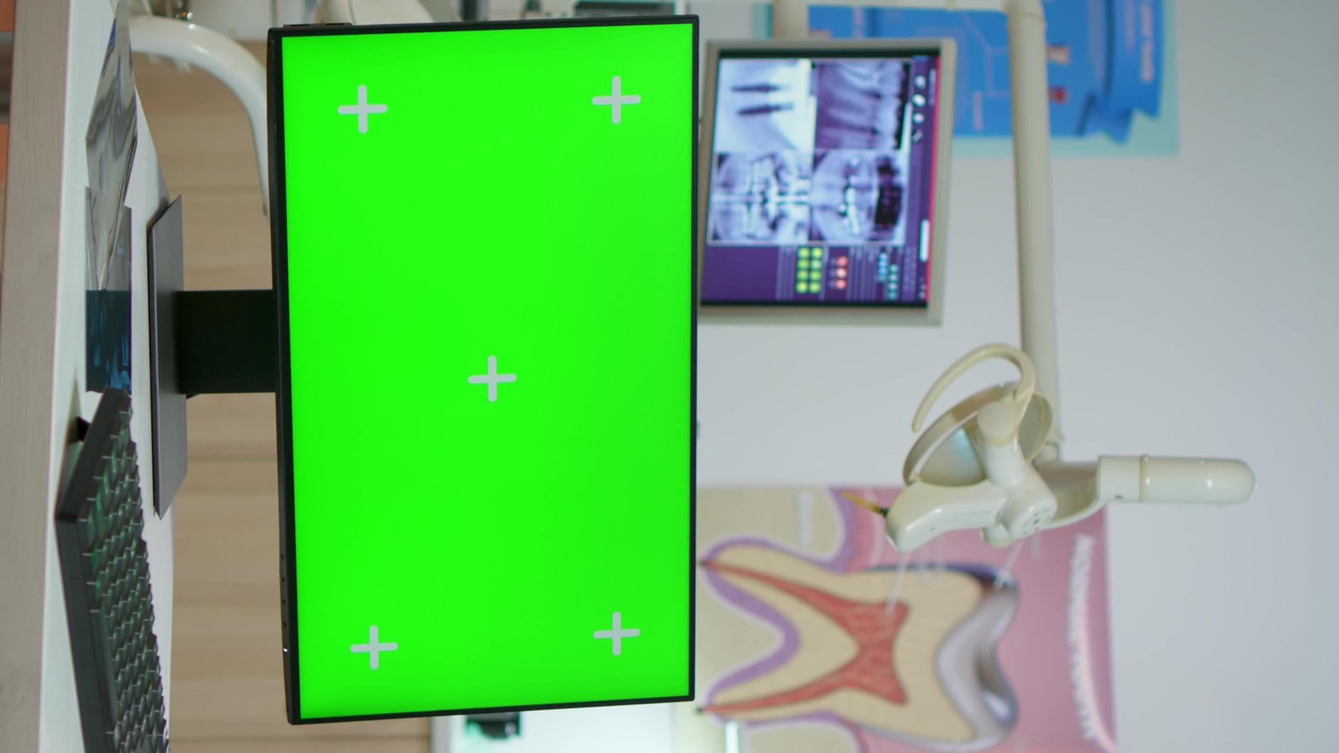 垂直视频在口腔诊所使用绿色屏幕的电脑垂直版垂直版视频的预览图