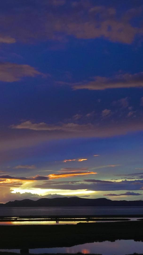 纳木措日落晚霞天空橙蓝色视频的预览图