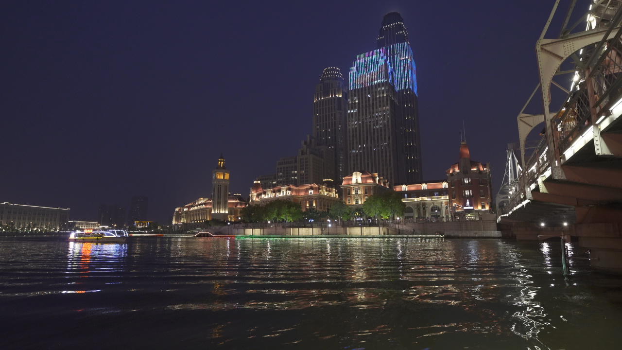 夜色水上津湾广场视频的预览图