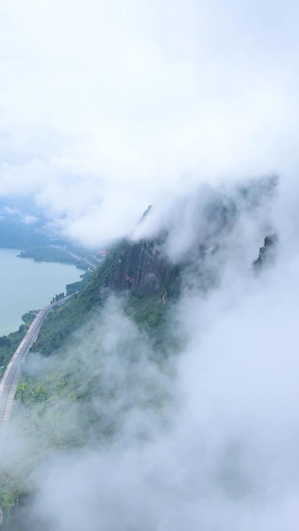 云南西山滇池云雾缭绕自然航拍视频的预览图