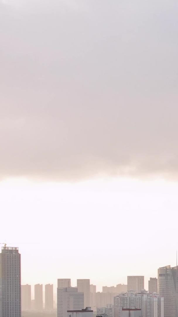 延时摄影航拍风景城市建设夕阳夕阳美丽云彩天空素材视频的预览图
