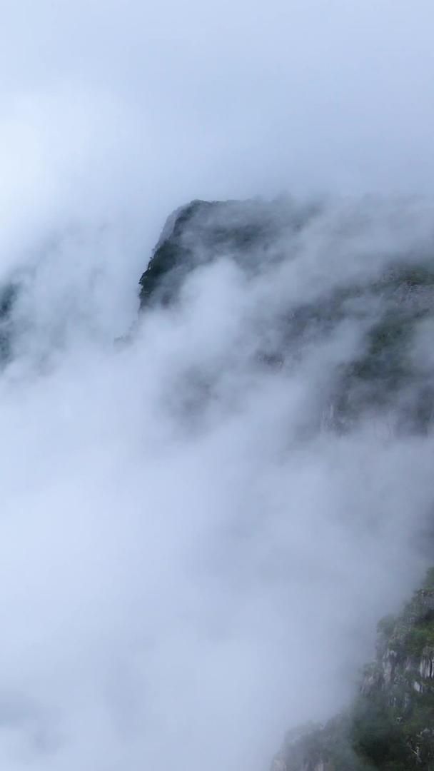 云南西山滇池云雾缭绕自然航拍视频的预览图