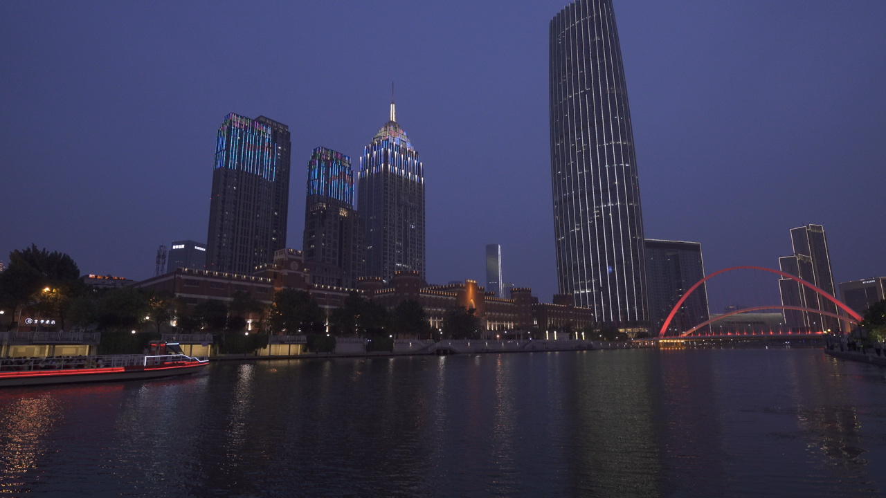 夜色水上津湾广场视频的预览图