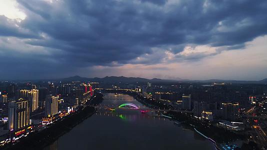 江西赣州城市夜幕降临夜景航拍视频的预览图