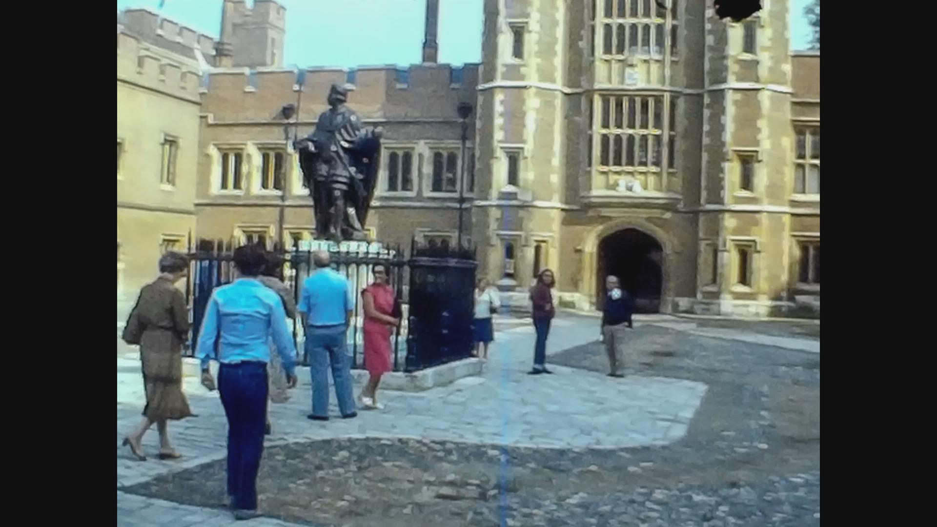 1974年联合王国埃顿大学大楼视频的预览图