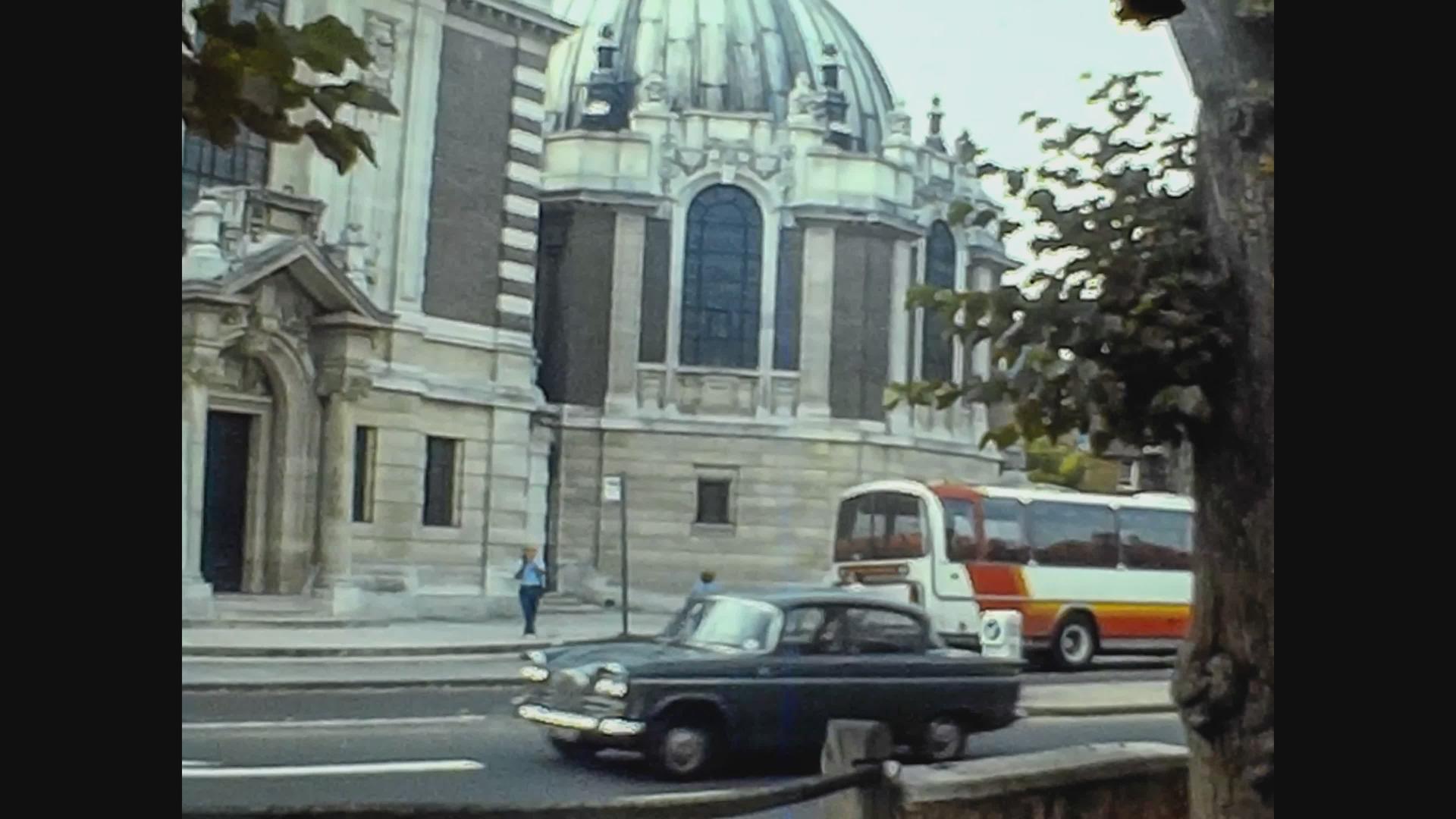 1974年联合王国埃顿大学7号楼视频的预览图
