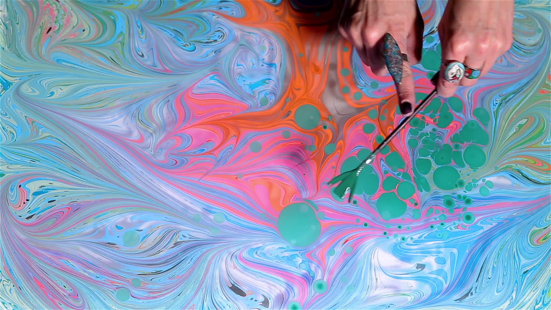 ebru美丽的紫色和蓝色绘画抽象模式视频的预览图