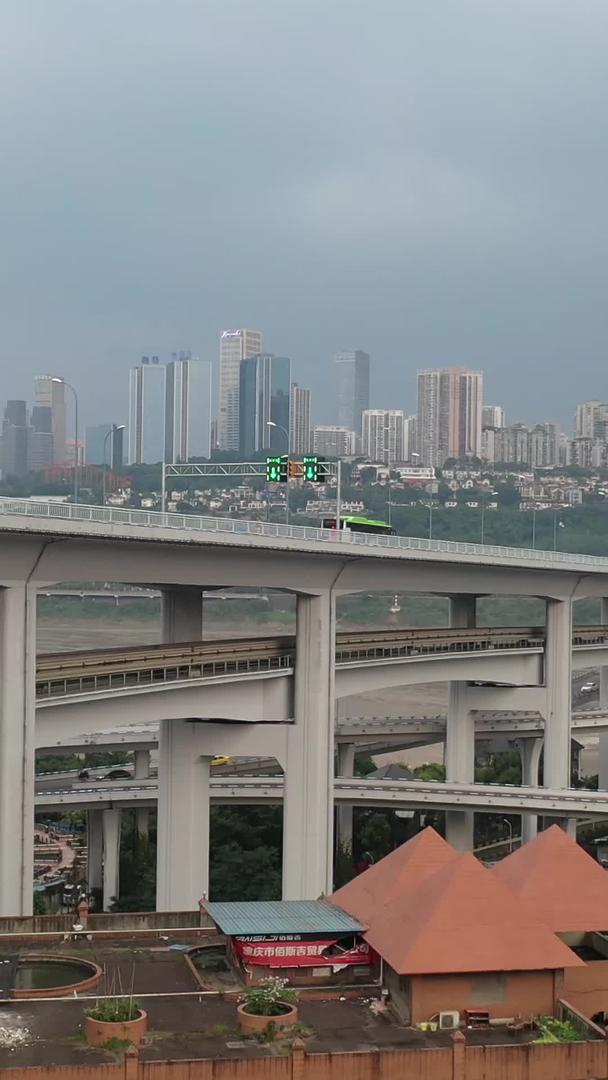 重庆火车站和菜园坝长江大桥无人机航拍视频的预览图