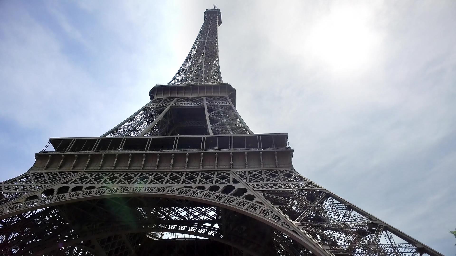 在法国巴黎弗朗特电影拍摄场看到埃菲尔塔的旅游地标视频的预览图