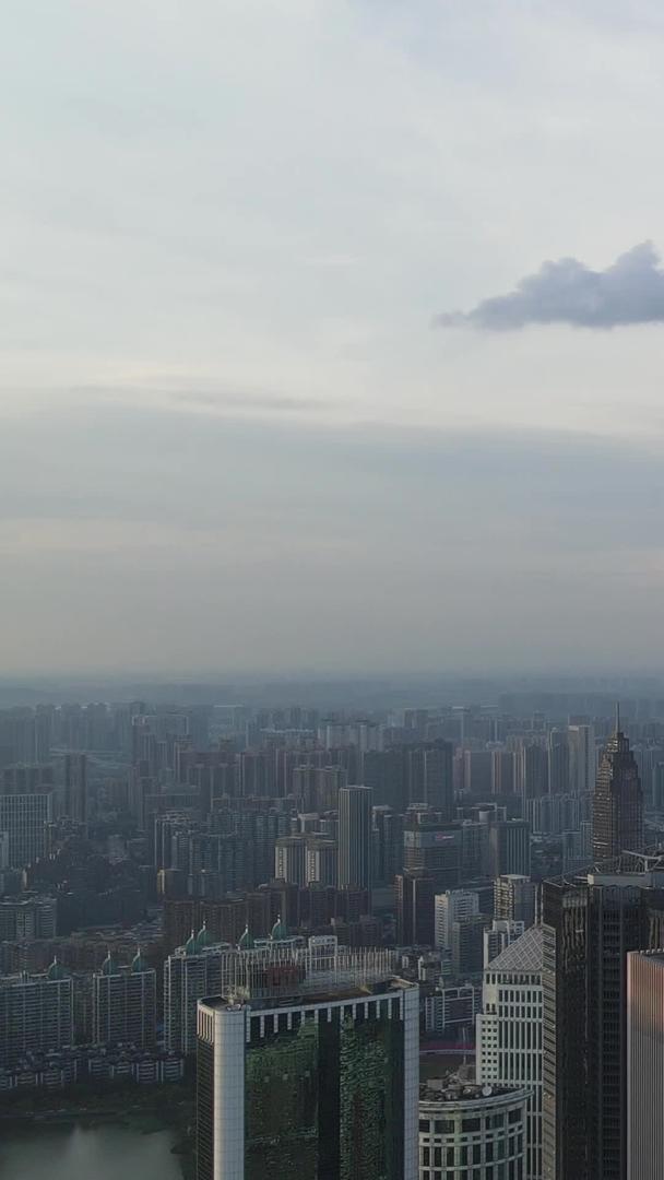 航拍风景城市蓝天白云金融中心地标建筑繁华中心区城市高楼材料视频的预览图