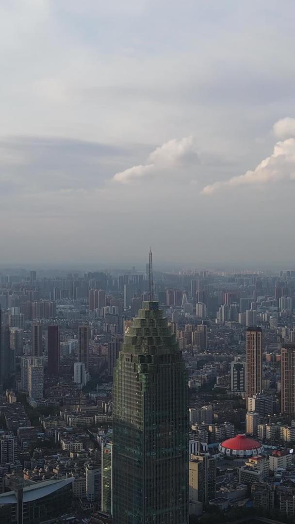 航拍风景城市蓝天白云金融中心地标建筑繁华中心区城市高楼材料视频的预览图
