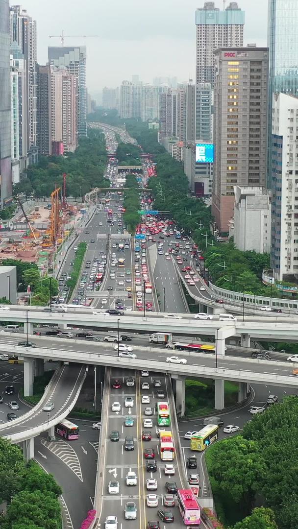 广州中山一立交城市高清航拍交通高峰视频的预览图