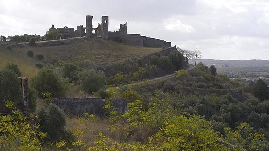 蒙泰莫诺诺伏古城的历史城堡Portugal的Alentejo视频的预览图