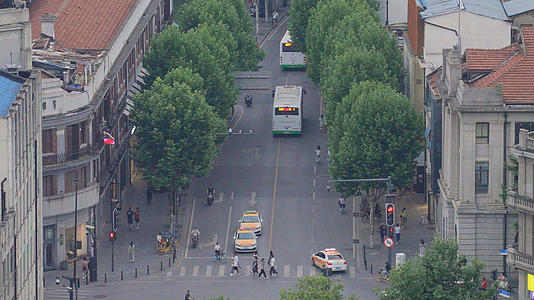 航拍城市交通道路十字路口车流街景4k素材视频的预览图