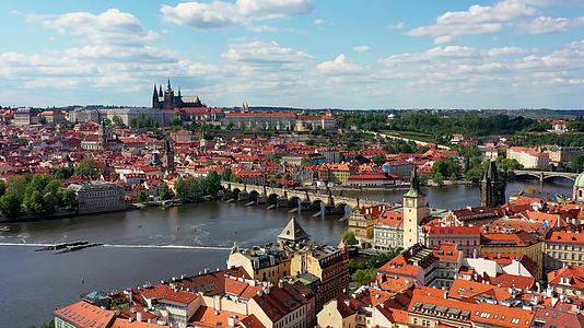 布拉格市中心的城市景观视频的预览图