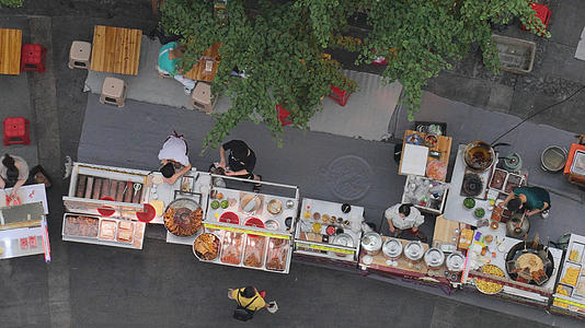航拍城市街头美食小吃摊休闲娱乐逛街4k素材视频的预览图