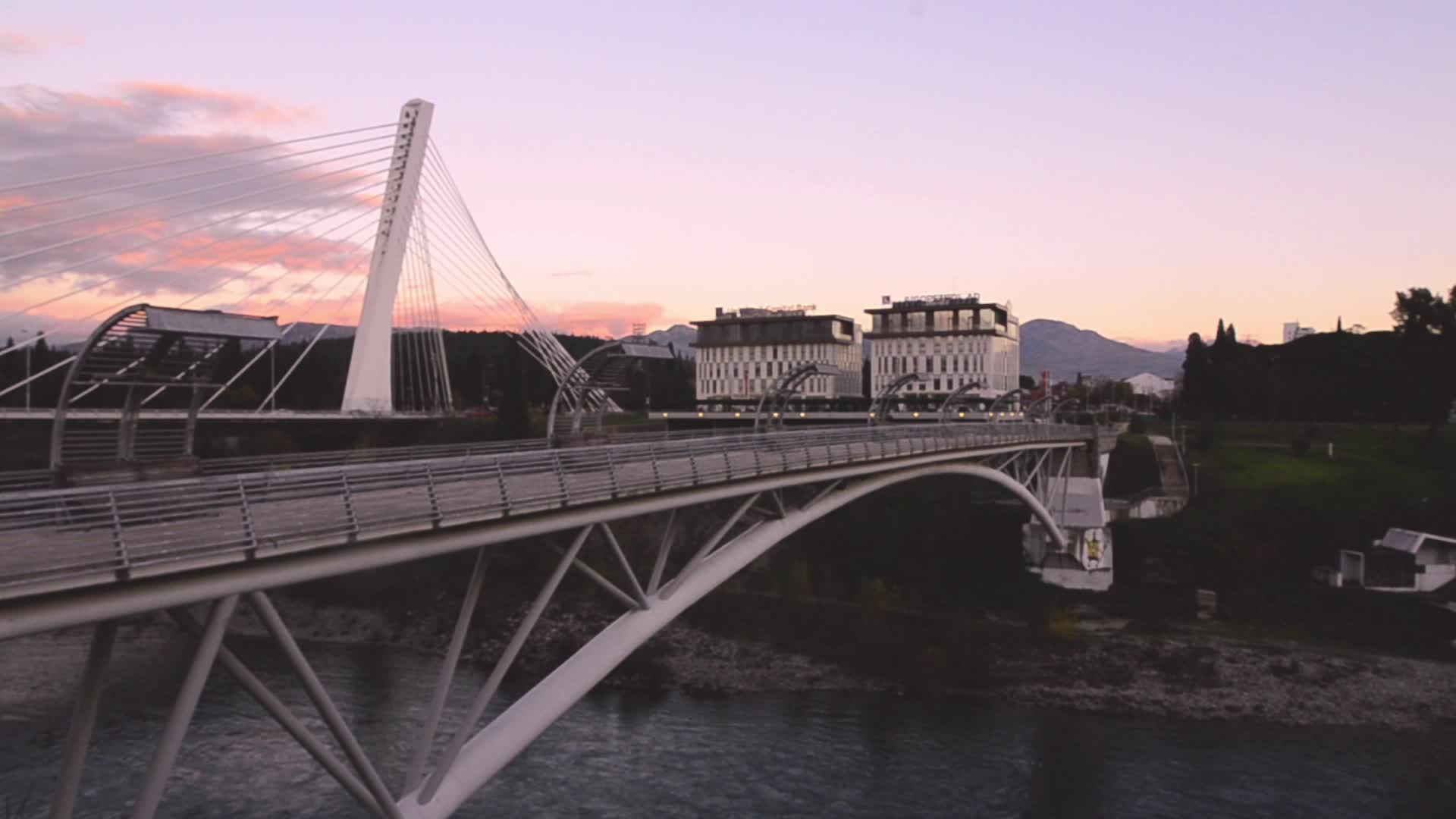 莫斯可桥在摩拉河上视频的预览图