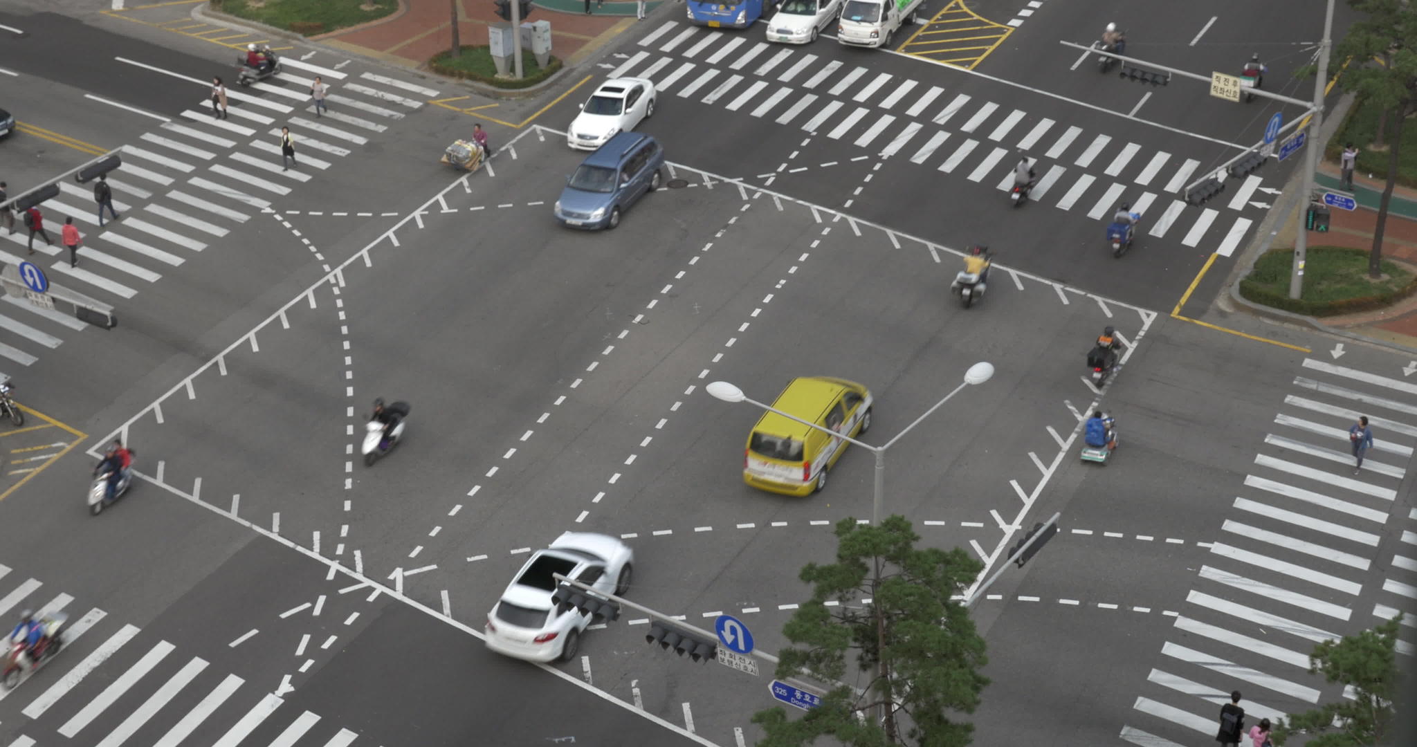 韩国汉城十字路口视频的预览图