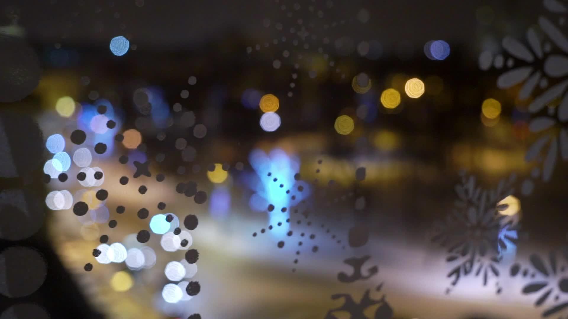 城市街道的模糊和bokeh与汽车交通视频的预览图