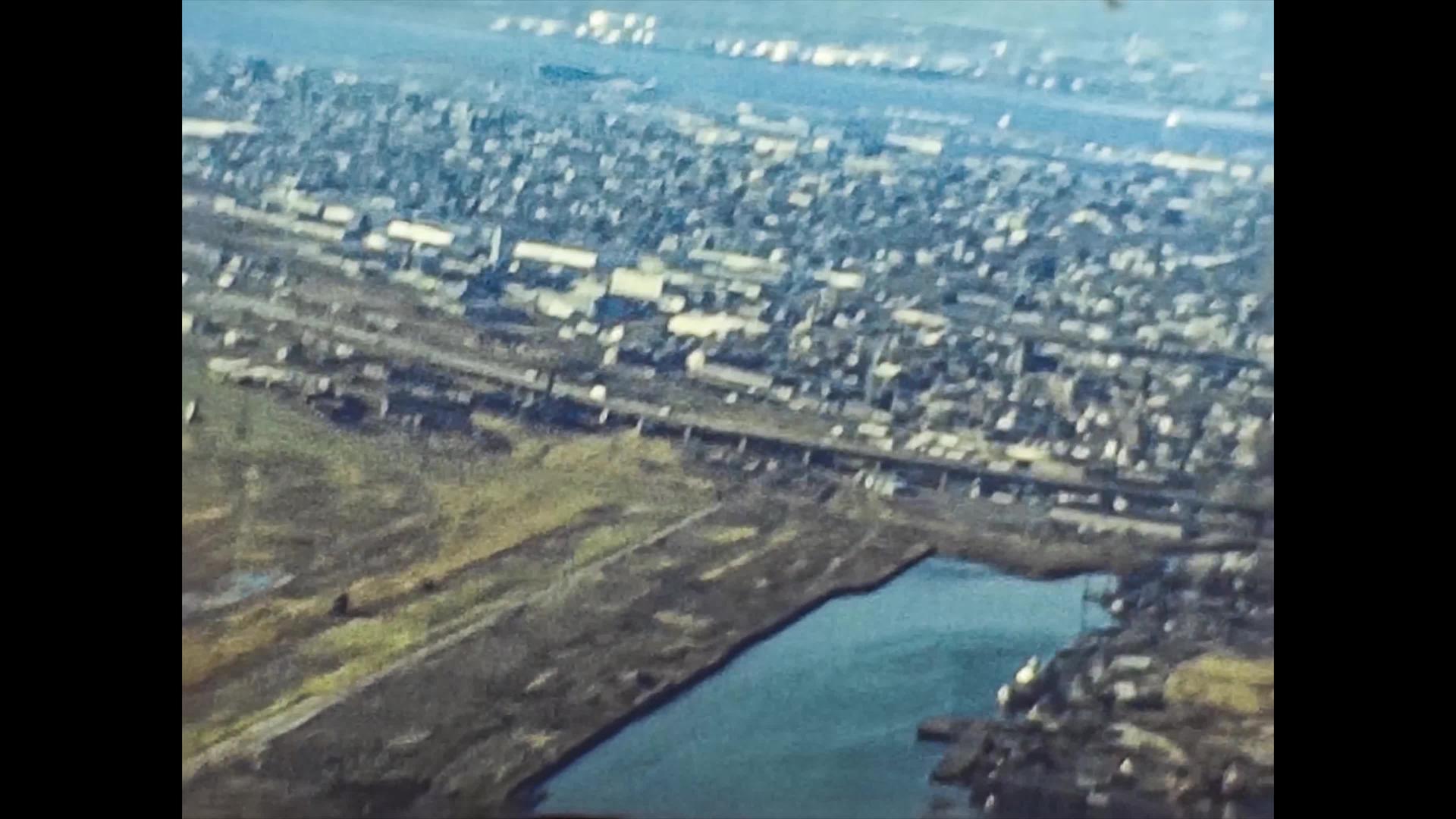 1975年纽约70年代中期老电影飞机航拍视频的预览图