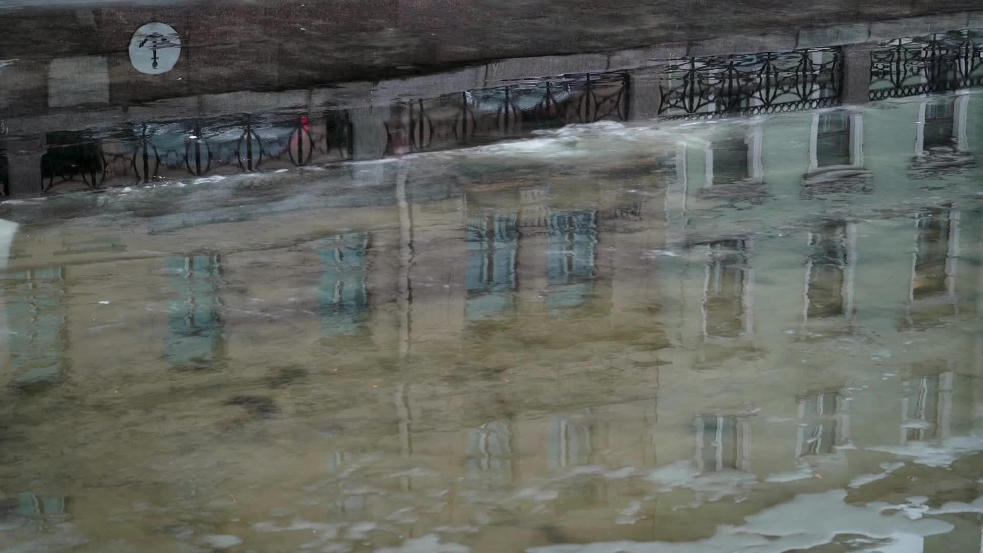 水中城市蒸汽视频的预览图