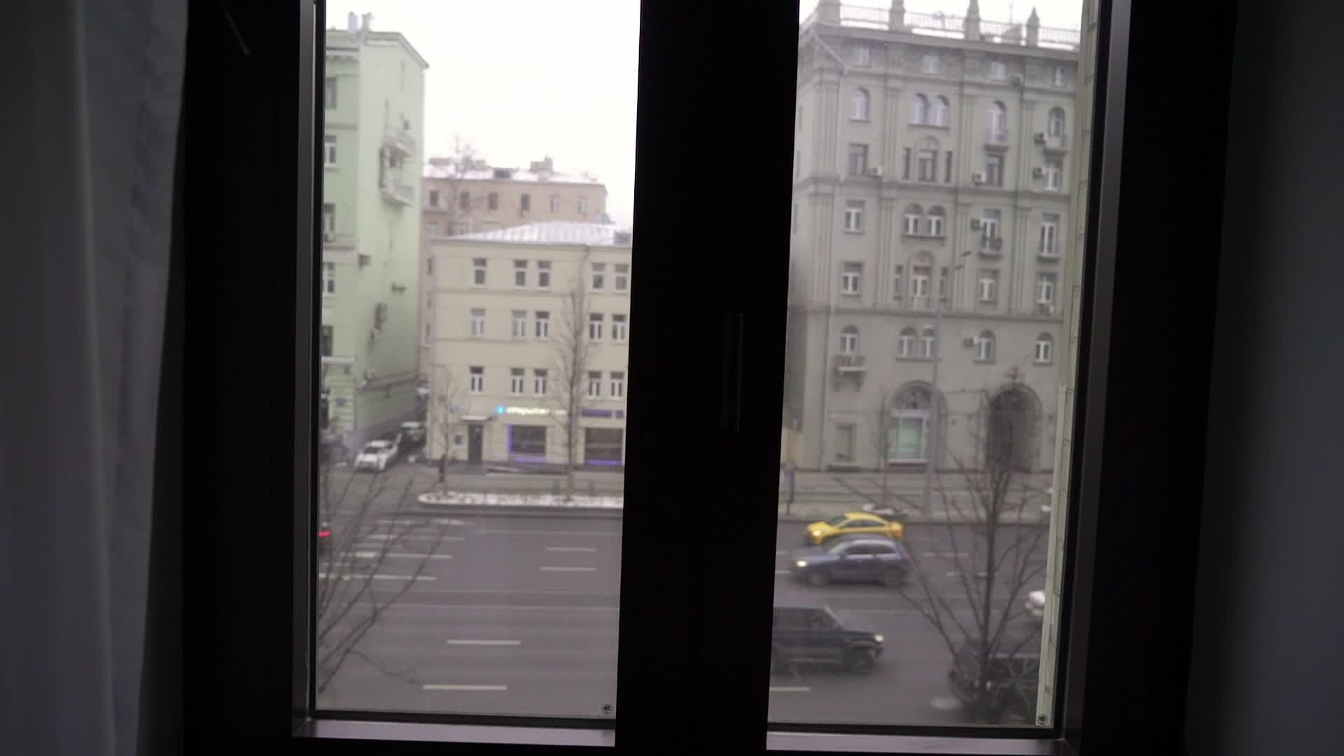 看看欧洲城市的窗口视频的预览图
