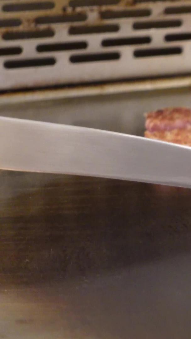 商业餐厅美食铁板烧西餐牛排素材视频的预览图