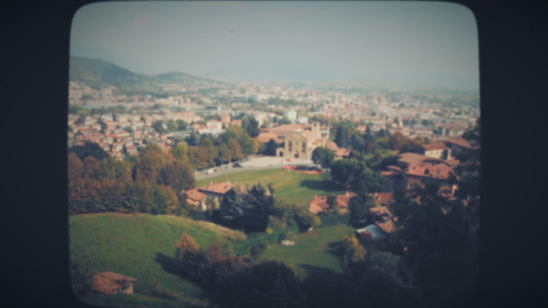 夏天的意大利老城景象视频的预览图