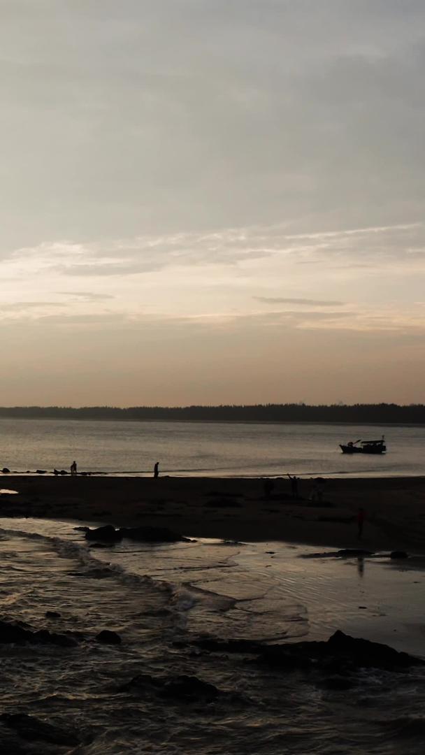 茂名浪漫海岸海岸夕阳航拍视频的预览图