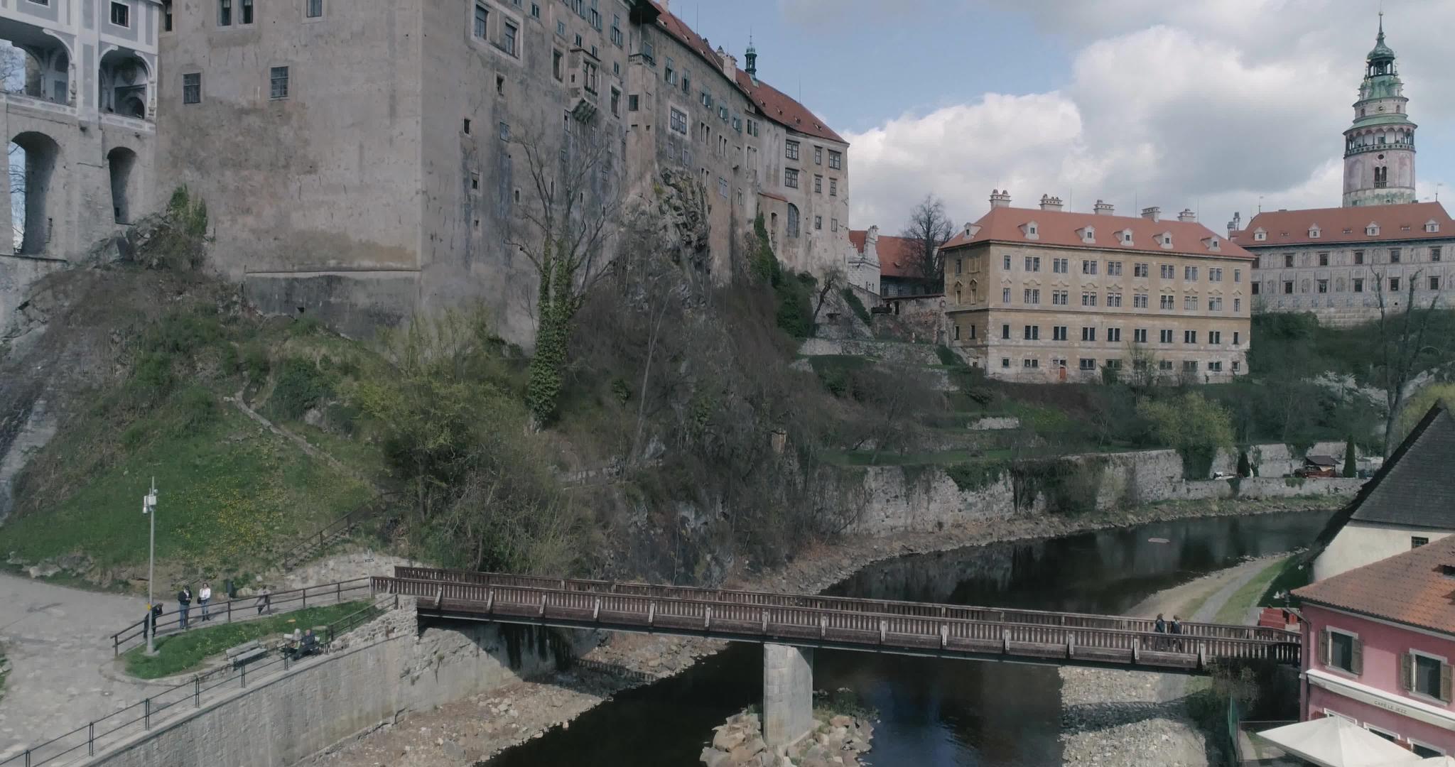 捷克克鲁姆洛夫捷克共和国国家城堡和城堡的基地视频的预览图