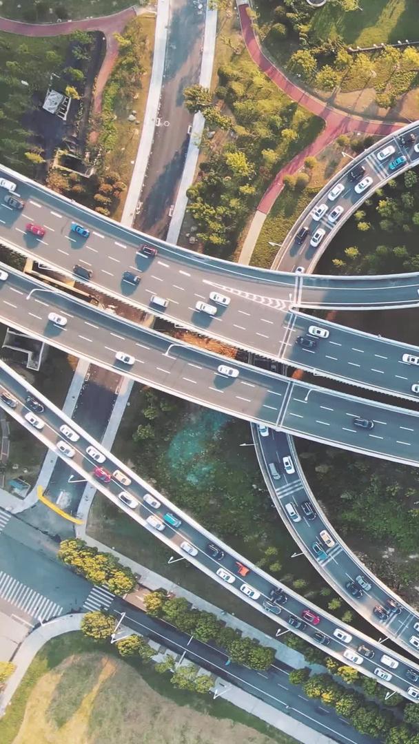 航拍城市立体交通高架桥材料视频的预览图