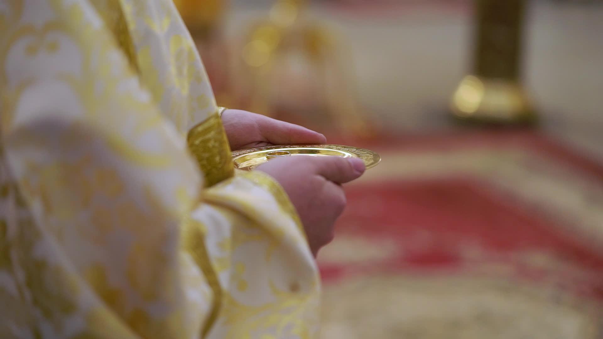 婚礼在教堂举行视频的预览图