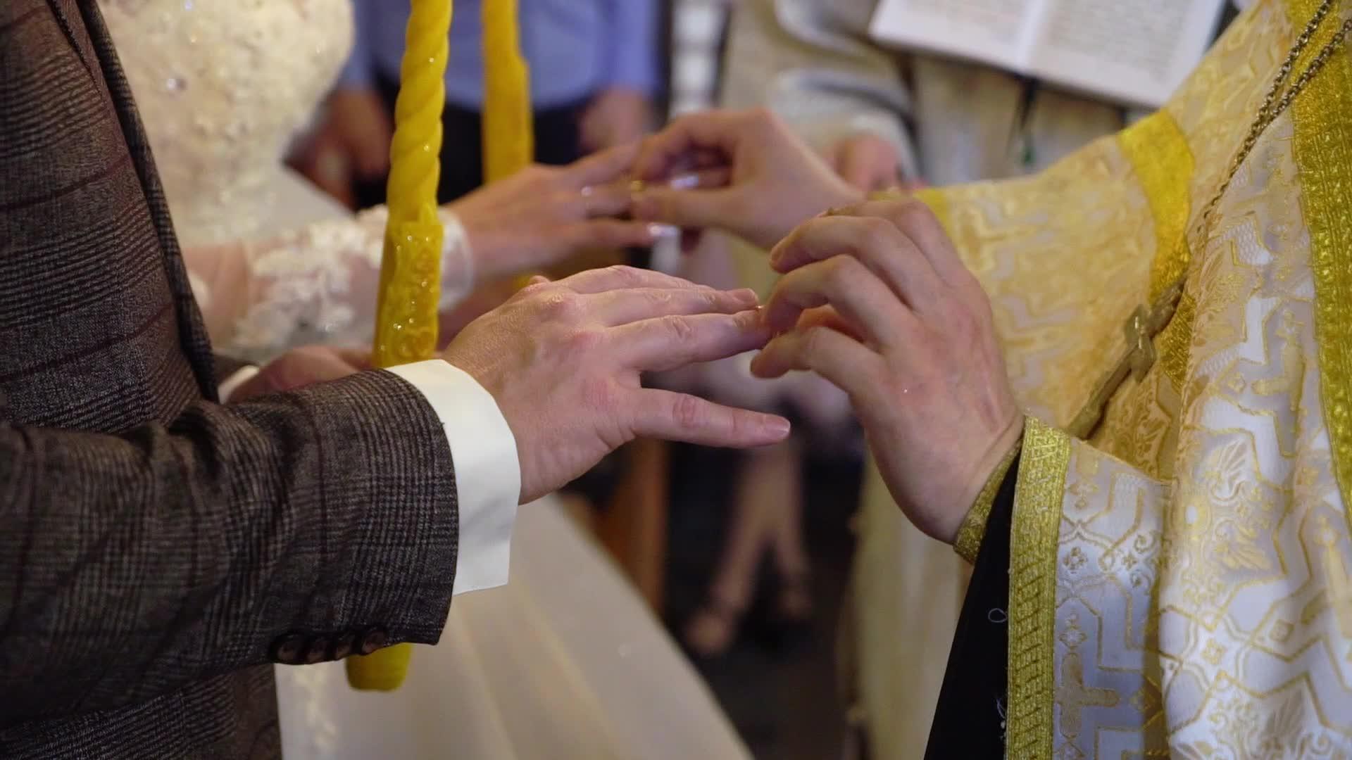 婚礼在基督教教堂举行视频的预览图