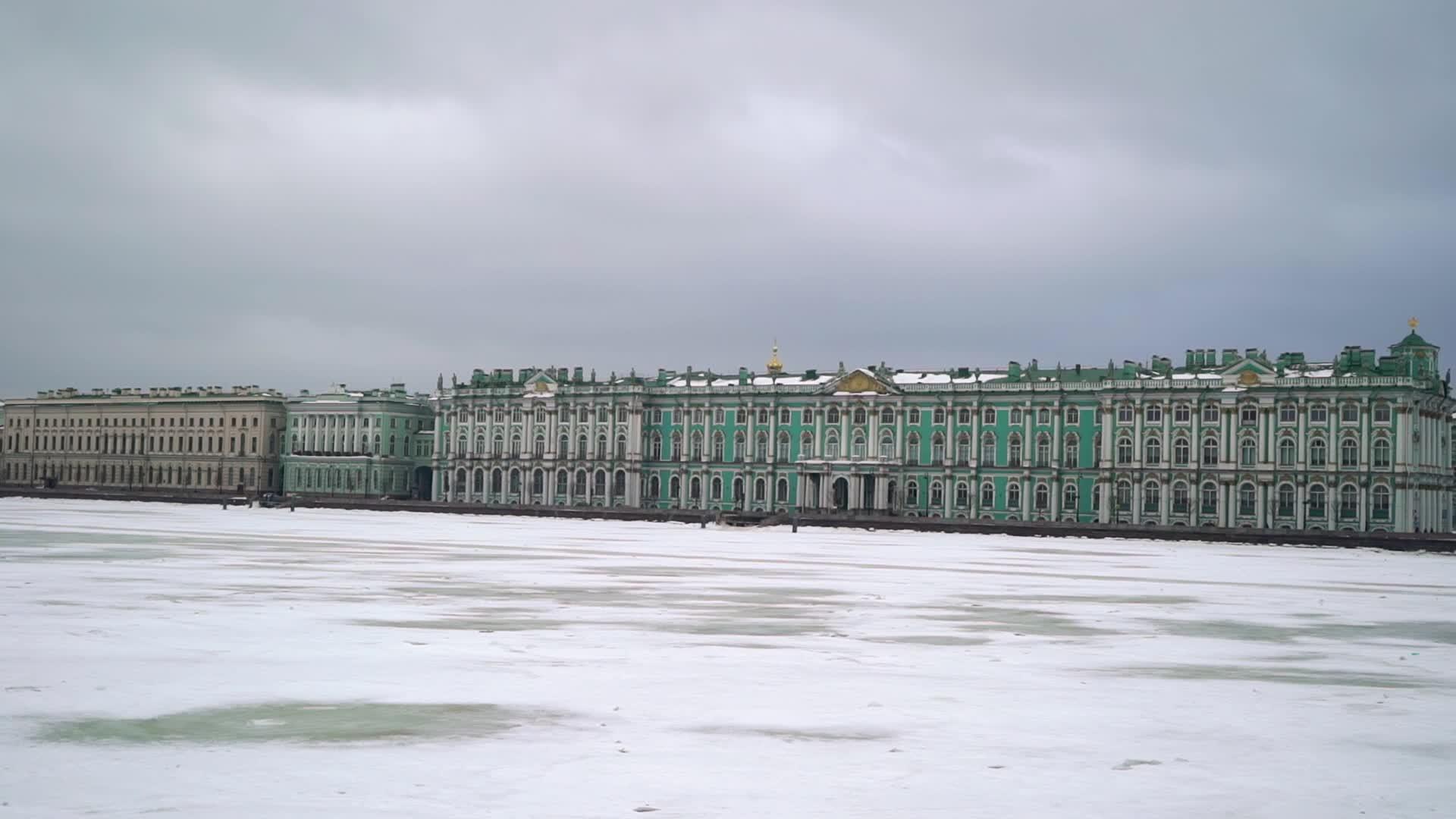 国家隐居博物馆冬季宫殿的寒冬宫殿视频的预览图