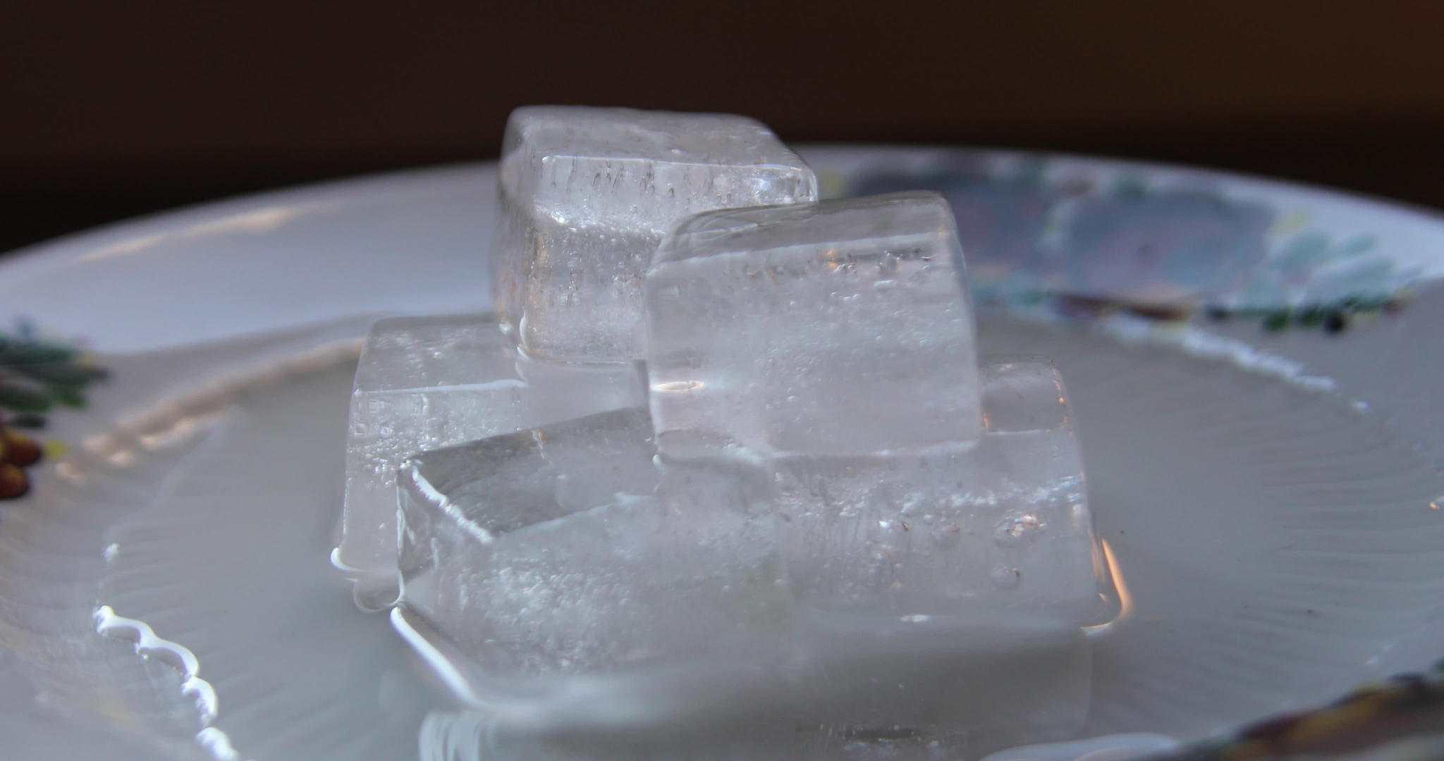 碗中的冰块视频的预览图