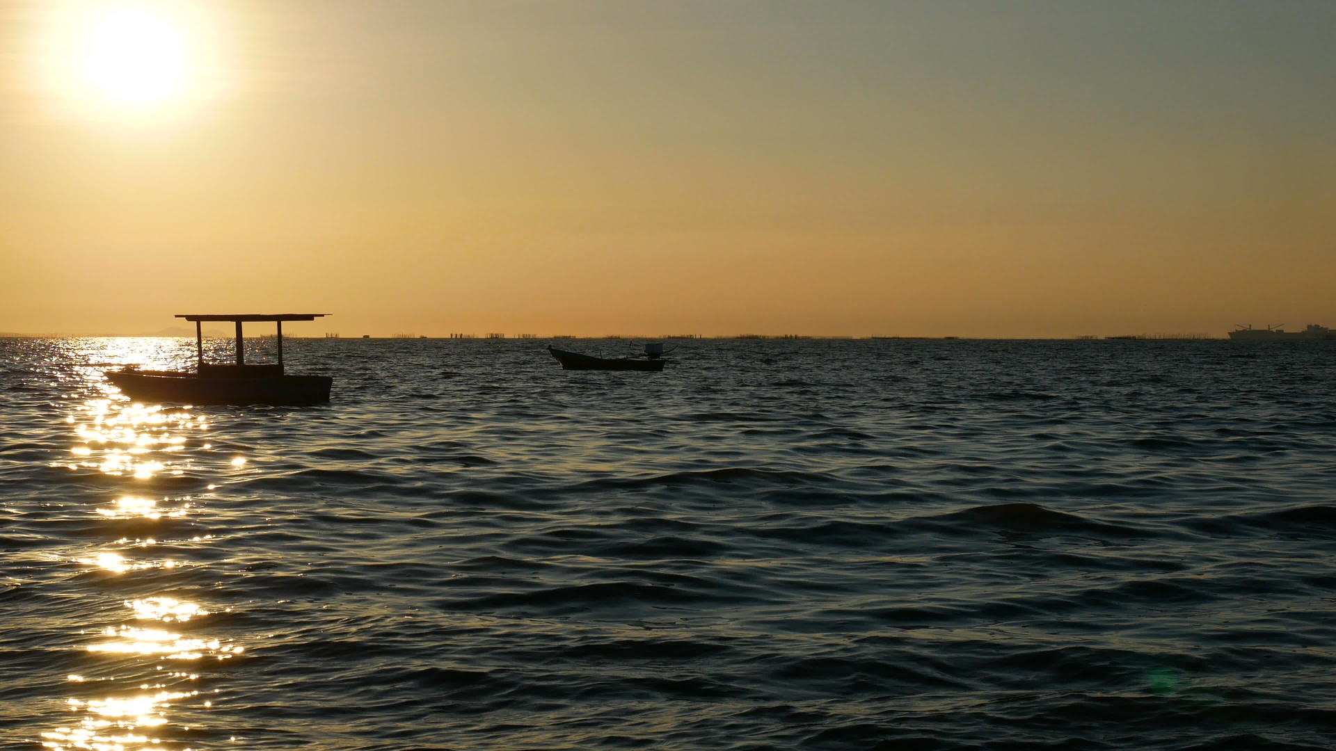 日落或日出时的海洋视频的预览图