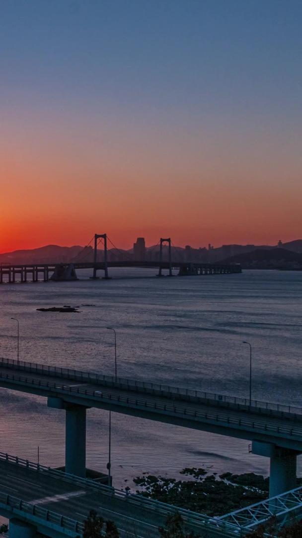 延时摄影大连星海湾大桥日落视频的预览图